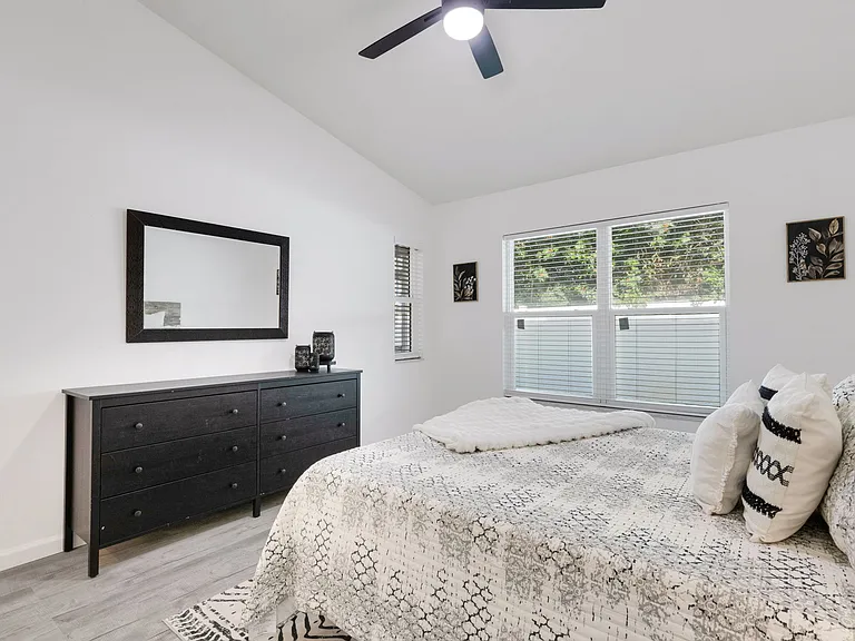 606 Marcus St #26 — Photo 20