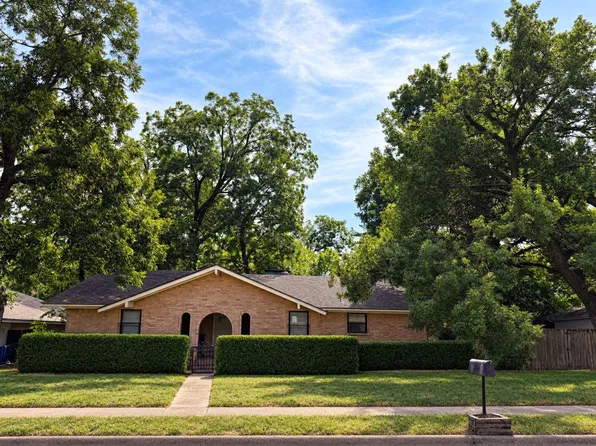 424 Lakewood Dr, Desoto, TX 75115