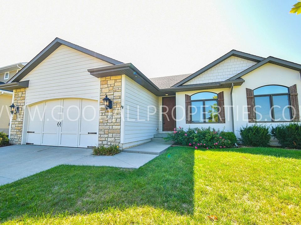 1st image of 40 NE Gracewood Dr
