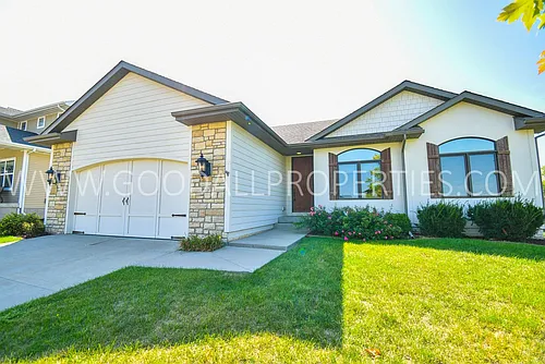 40 NE Gracewood Dr Photo 1