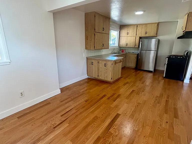 710 Grove Way — Photo 21