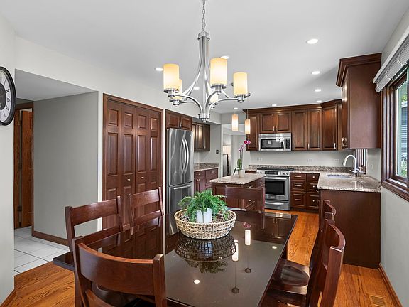 2nd image of 4095 Victoria Dr