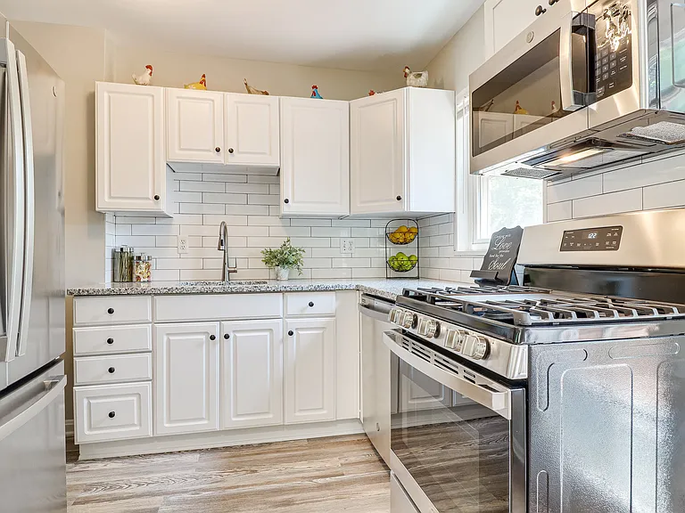 ONLY A REPRESENTATION OF THE KITCHEN THAT HAS BEEN RENOVATED - THIS IS NOT THE ACTUAL KITCHEN