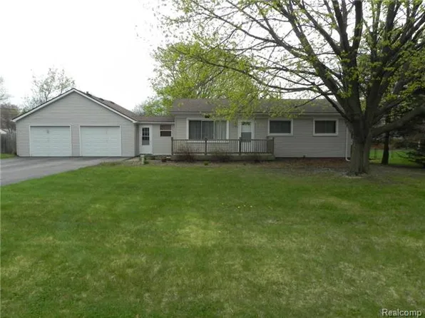 5174 Heath Ave, Clarkston, MI 48346