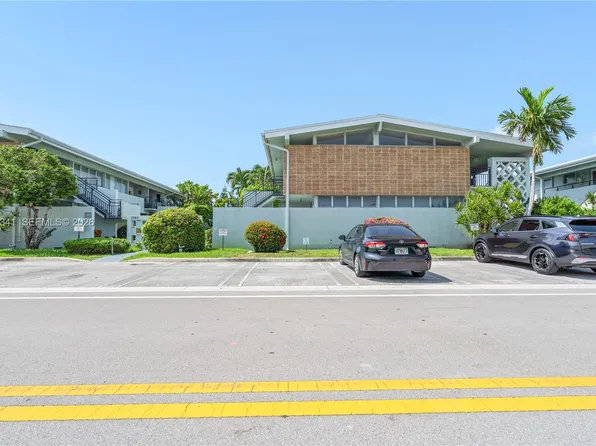 1070 98th St APT 14, Bay Harbor Islands, FL 33154