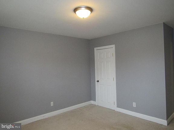 5th image of 2413 E Eric Dr