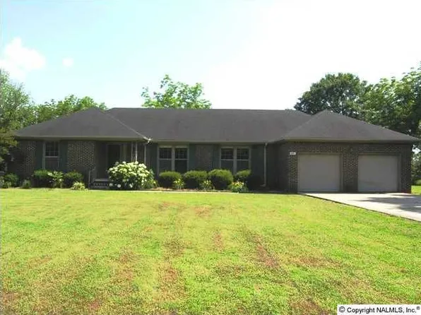 104 Thomas St, Moulton, AL 35650