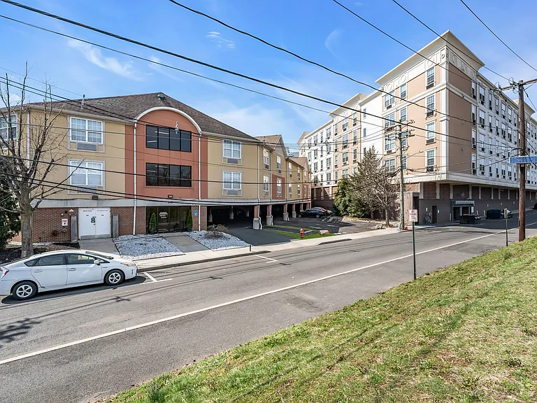 Riverside Apartments — Photo 9