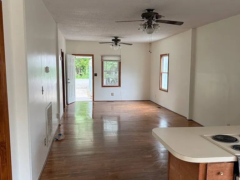 2885 Fair Oaks Dr — Photo 4