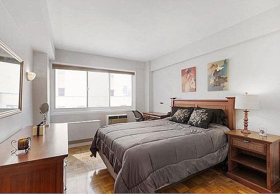 4th image of 240 E 55th St #Penthouse B