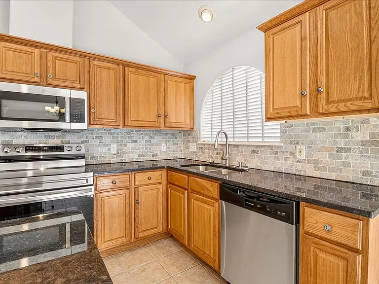 5114 Spring Brook Dr — Photo 11