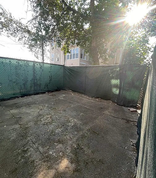 1861 Apt 1 - Private Fenced in Backyard