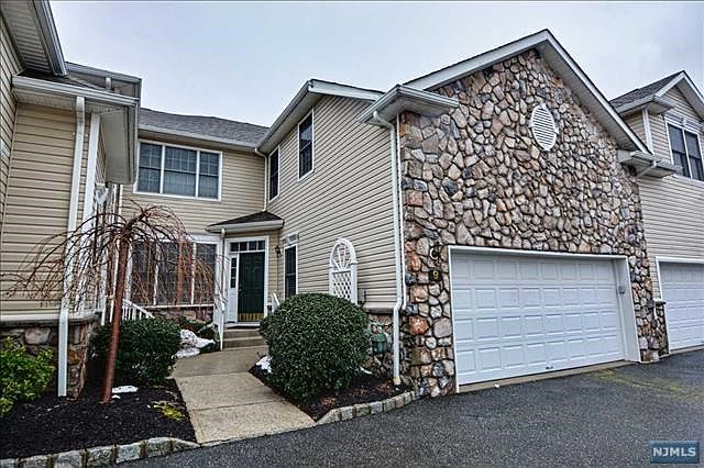 1st image of 9 Oconnor Cir