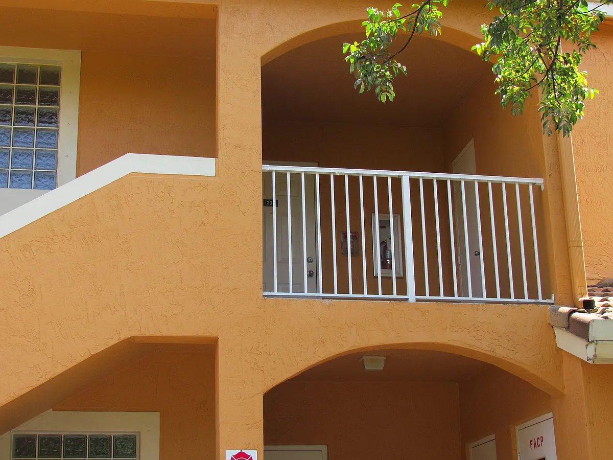 Building Photo - 6992 SW 39th St #I203
