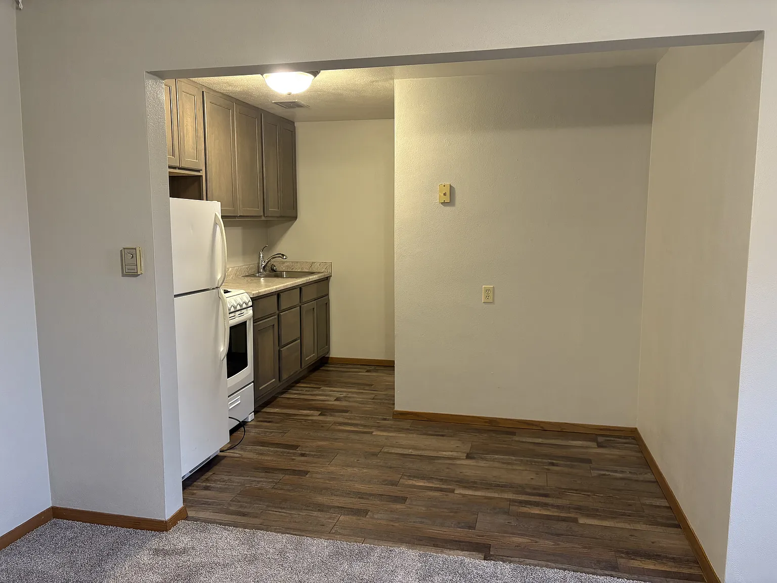 910 S Phillips Ave — Photo 3
