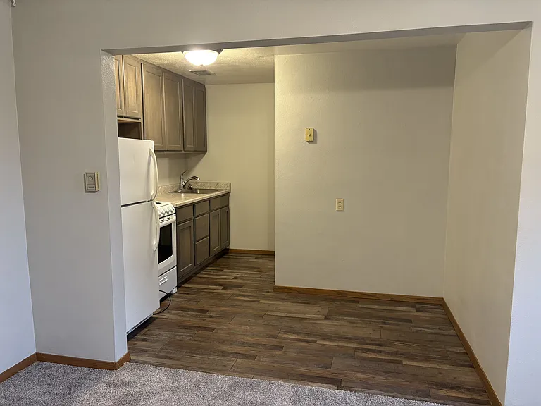 910 S Phillips Ave #9 — Photo 3