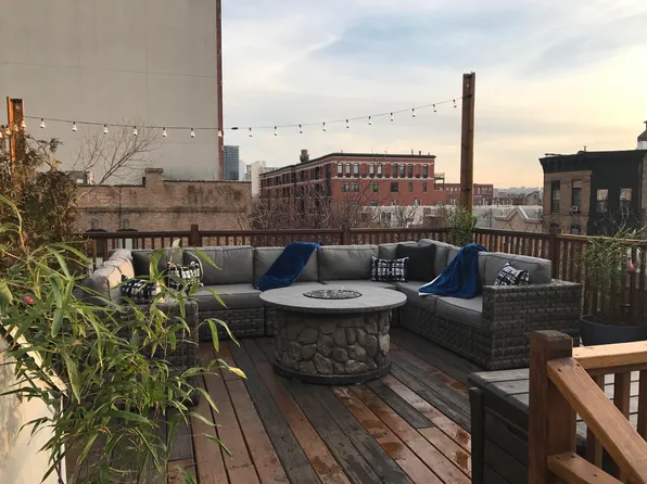 (undisclosed Address), Chicago, IL 60610