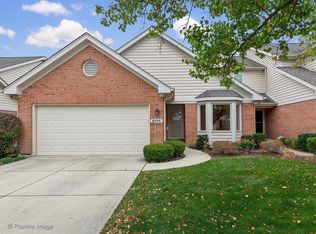 2111 Hallmark Ct, Wheaton, IL 60187