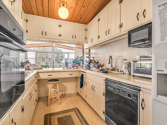 5th image of 204 Easter Hill Dr
