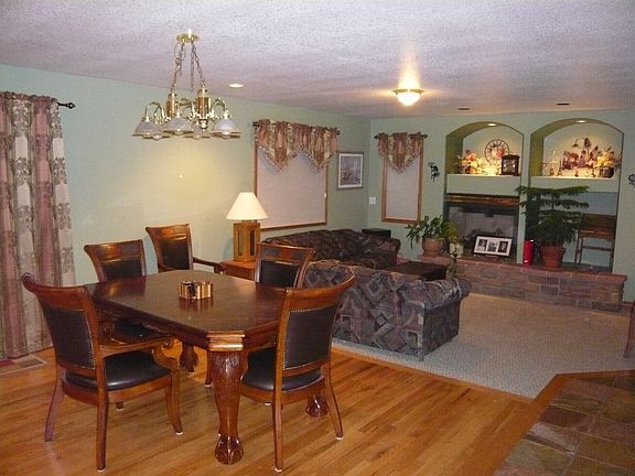 Open dinning/living room
