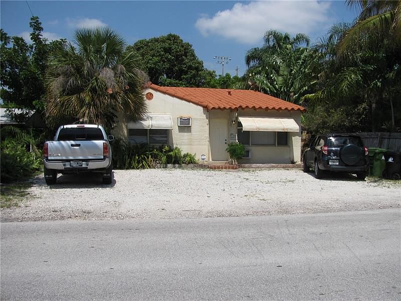 1st image of 731 NE 15th Ave