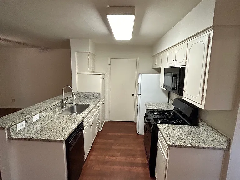 1302 Crescent St — Photo 10