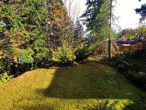 4th image of 1110B Shorewood Dr