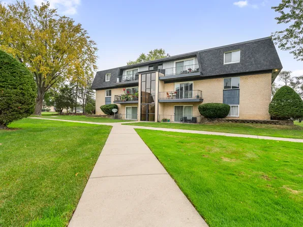 11128 S 84th Ave APT 2B, Palos Hills, IL 60465