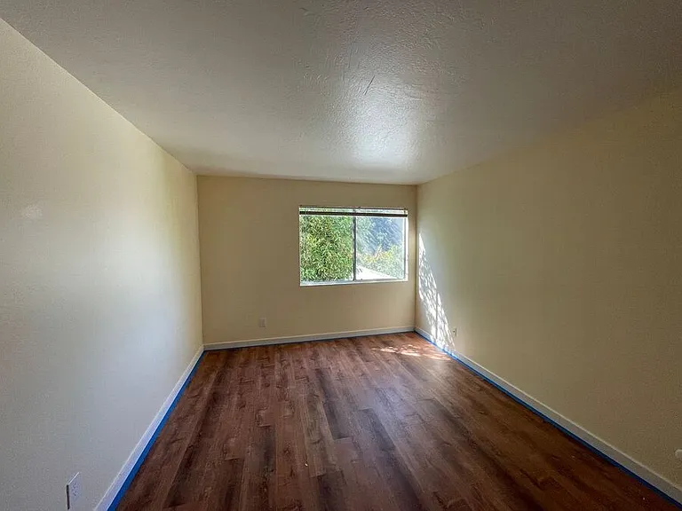 410 Evelyn Ave — Photo 12