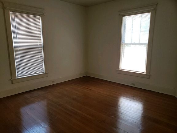 4th image of 458 E Maxwell St #1