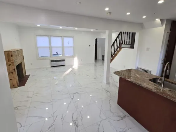 (undisclosed Address), Far Rockaway, NY 11691