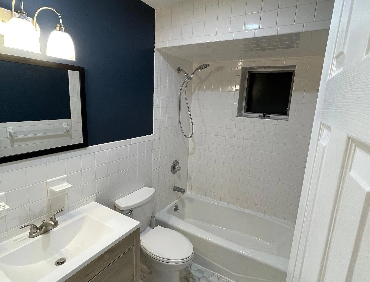 2 bed, 600 sqft, $2,200 — Photo 2