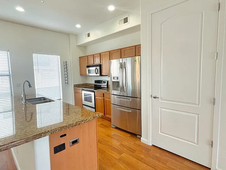 4637 E Culver St — Photo 5