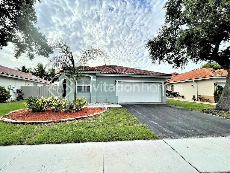 3350 NW 78th Ave — Photo 1
