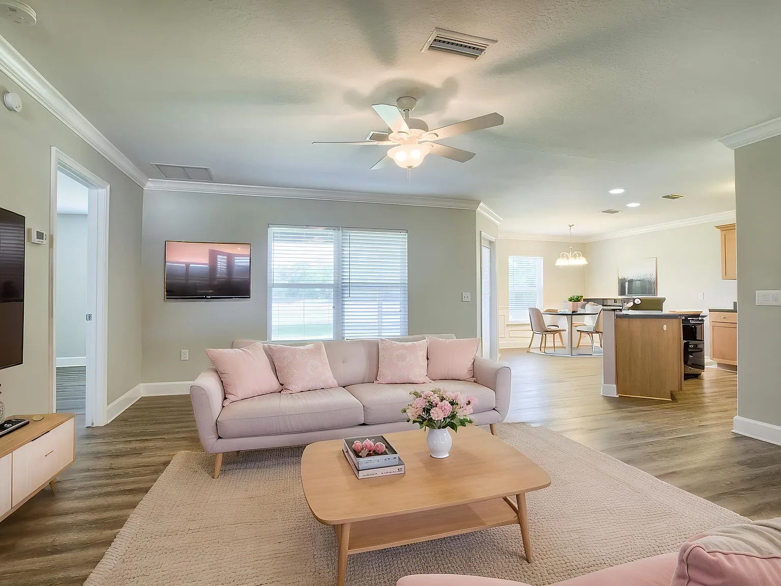 3 bed, 1388 sqft, $2,049 — Photo 4