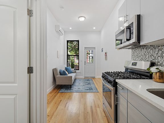 2nd image of 263 Halsey St #2R