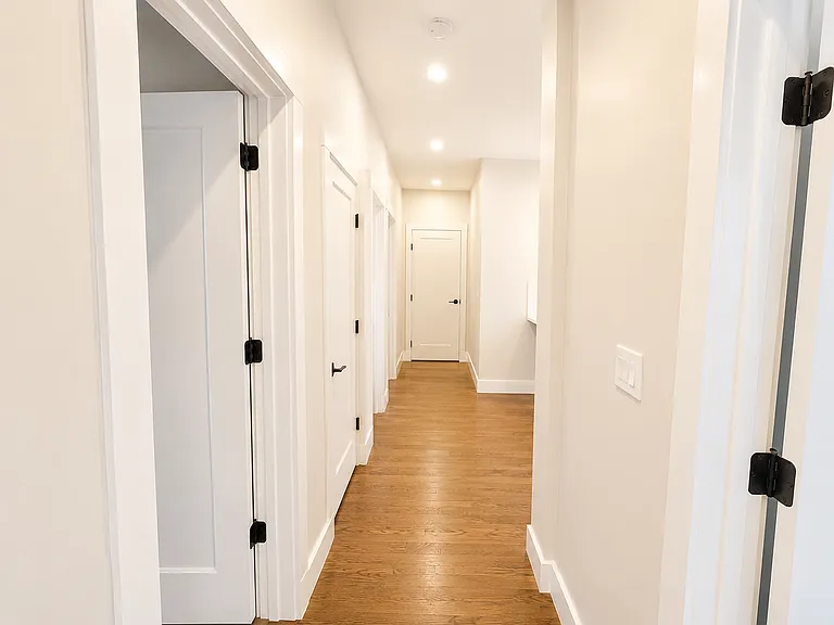 535 Hawthorne Ave #203 — Photo 8