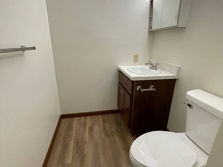 519 S Silverwood Ln #F — Photo 4