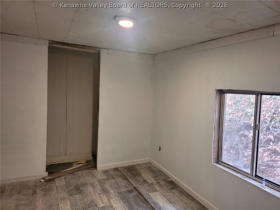 9th image of 637 S Ruffner Rd