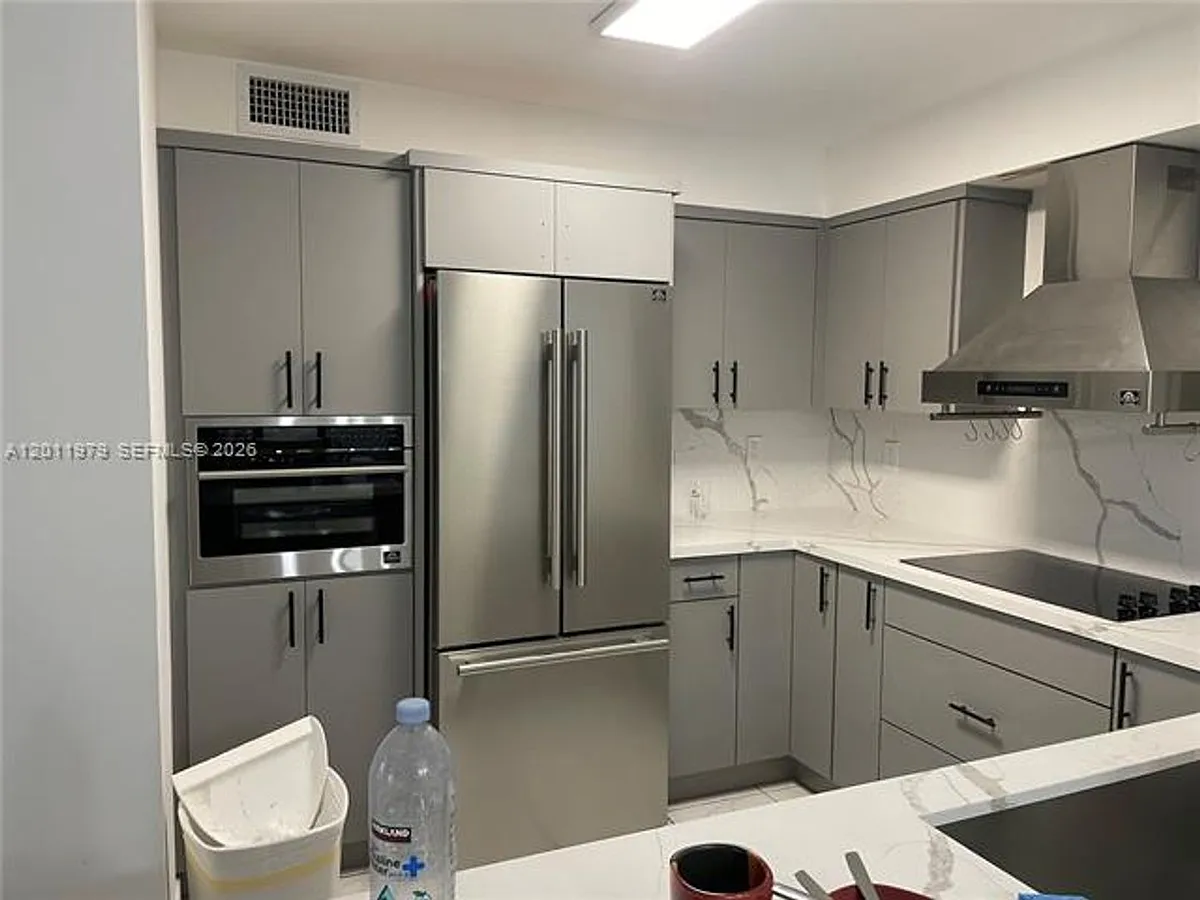 Building Photo - 1621 Collins Ave #707