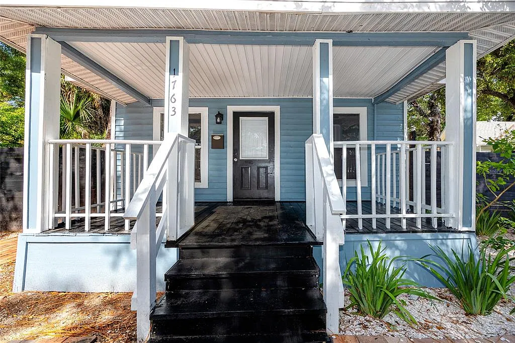 3 bed, 1.0 bath, 868 sqft, $2,050 — Photo 1