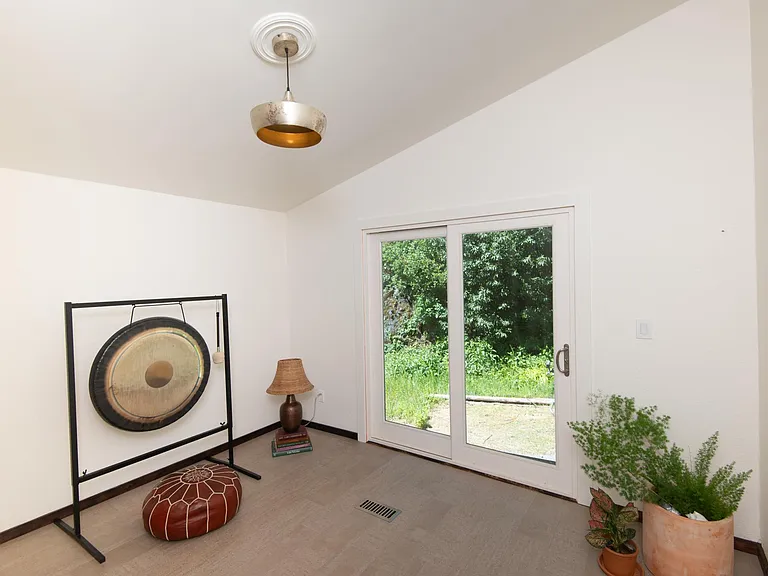 3rd bedroom, sliding glass doors