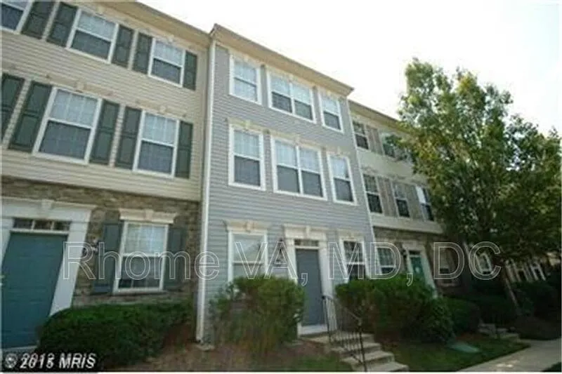 2 bed, 2.0 bath, 1195 sqft, $2,700 — Photo 2