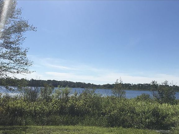 5th image of 1107 Lakeside Dr