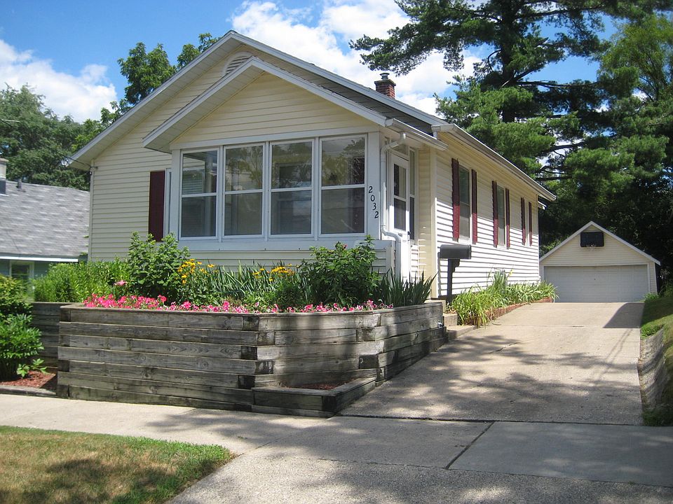 1st image of 2032 Lafayette Ave NE