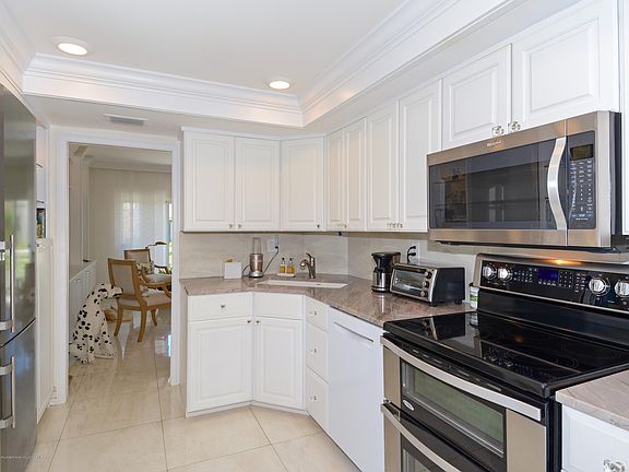 5th image of 250 Bradley Pl APT 302