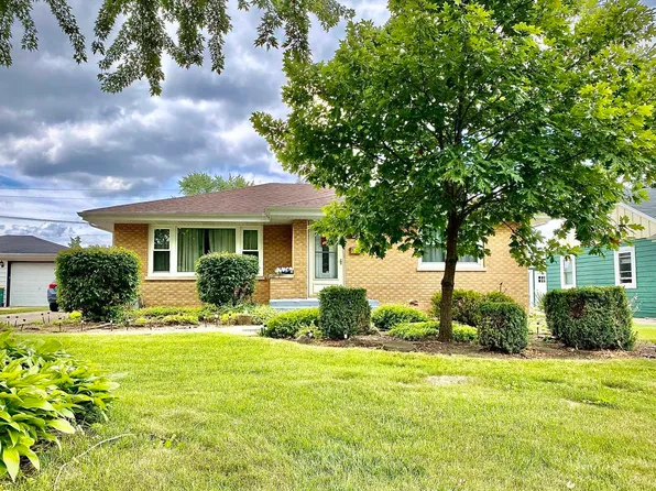 571 E 4th St, Lockport, IL 60441