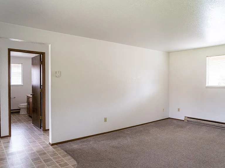 1837 Queen Ave SW — Photo 6