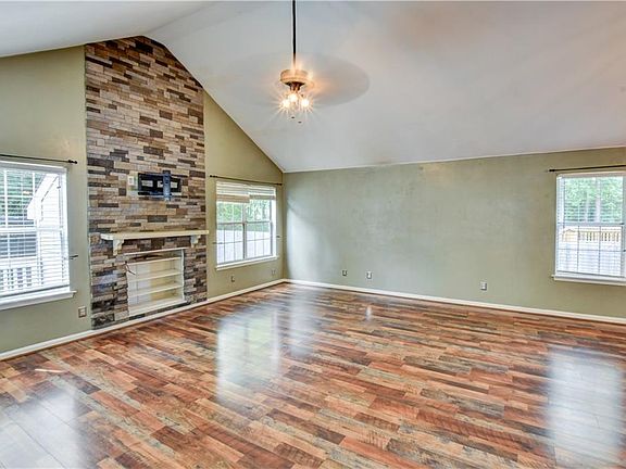 5th image of 117 Poplar Grove Cres