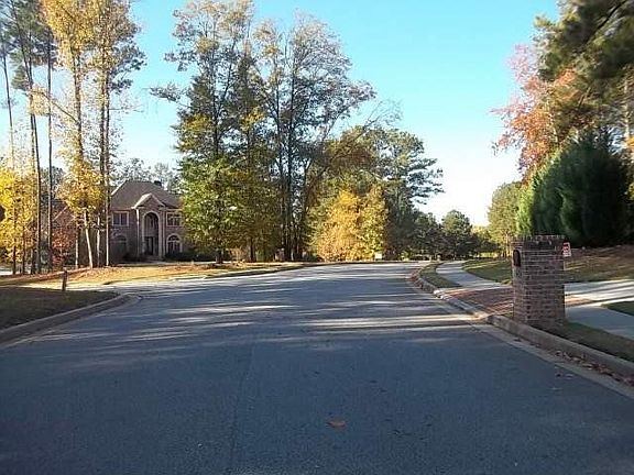 5th image of 405 Westbourne Dr